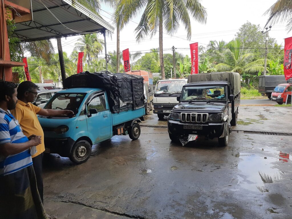 Ideal Motors Conducts Free Mahindra Vehicle Service Campaign at Senanayake Auto Service – Yapahuwa
